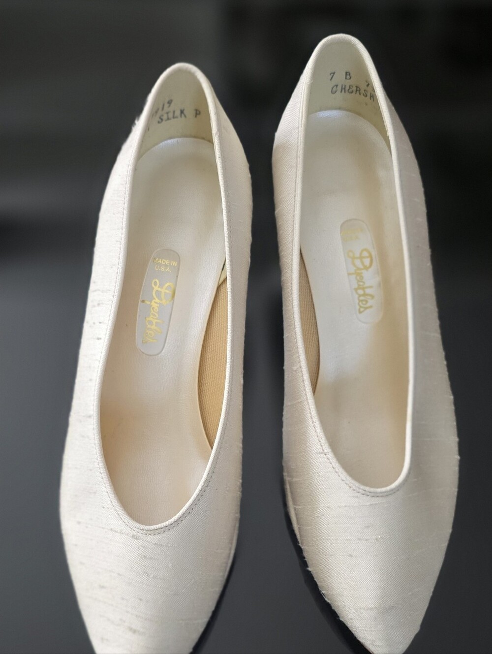 Vintage Pippettes Off-White Raw Silk Pointed Toe Pumps - Size 7.5 B
